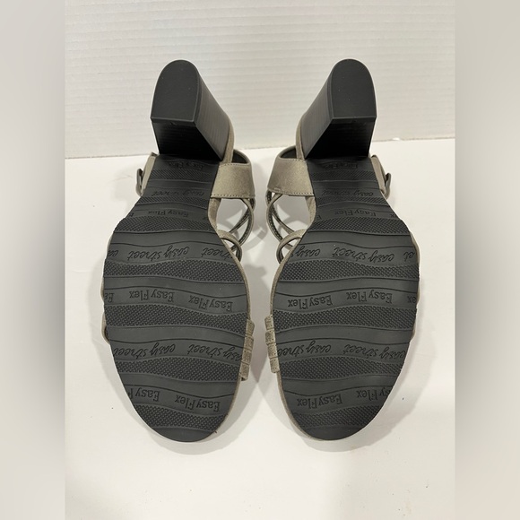 Easy Street Orien Heeled‎ Sandal-Size: 8.5 Color: Pewter - Picture 8 of 8